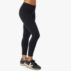 The Bayview Legging | Black -Fair Harbor Clothing Shop F22 BAYVIEWLEGGING BLACK ON FIG 0073 bb262d9c 5a7e 4298 8231 899c33824afa
