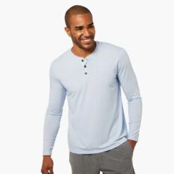 The SeaBreeze Henley | Blue Glow -Fair Harbor Clothing Shop SS22008 SP22 instudio photo Look01 HBR22 459 072 f15903ff 978a 414a be2c 38f094bc3cca